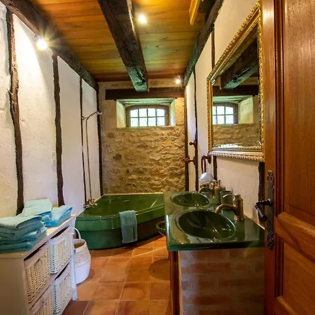 Maison Campagnarde Avec Piscine Et Cheminee, Perigord Noir - Fr-1-616-395 *